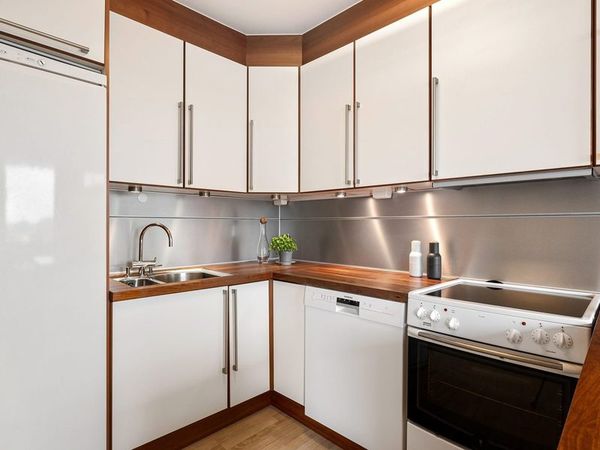 Boston Cabinet Refacing — Cabinet Refacing project in Boston (2)